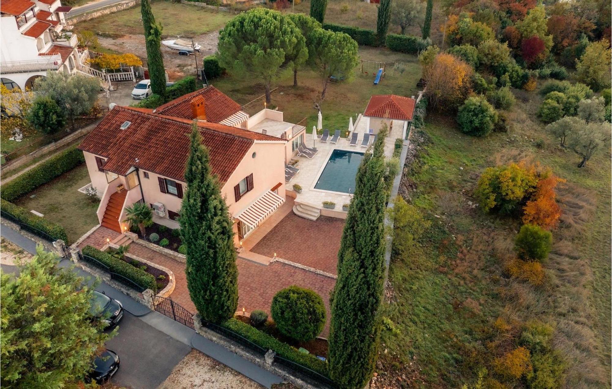 Rosy Holiday home