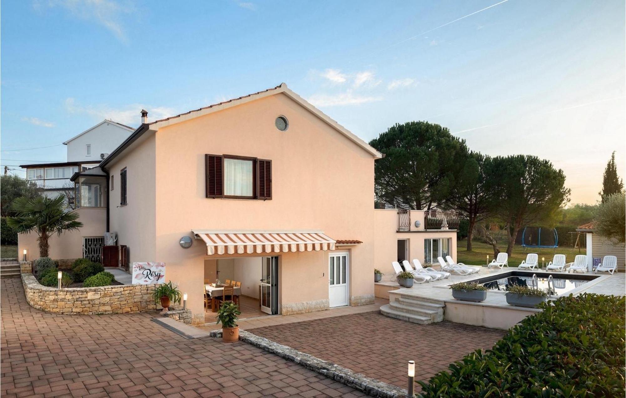 Holiday home Rosy