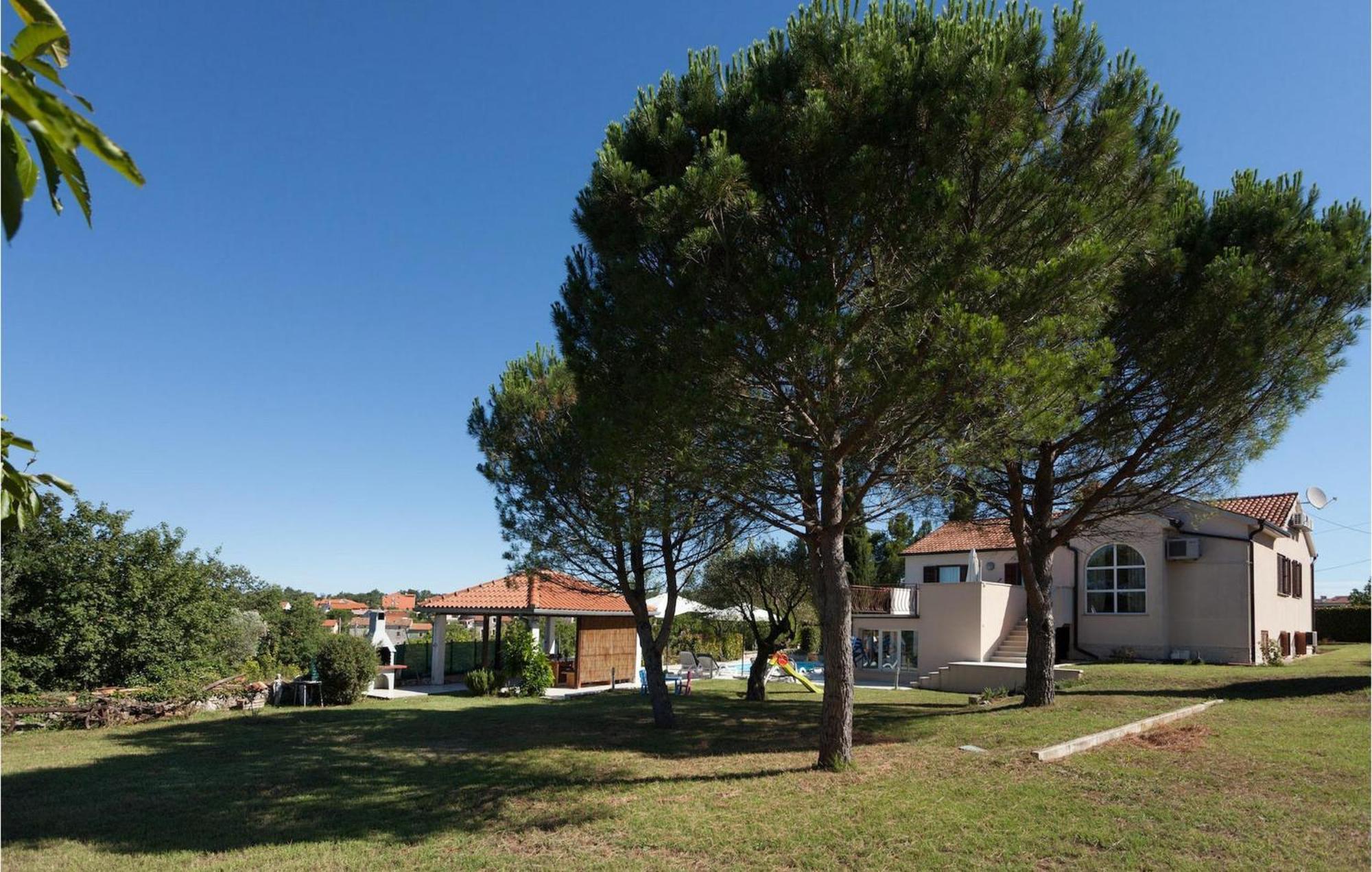 Rosy Rovinj